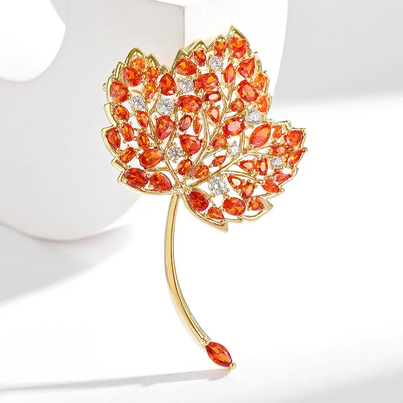 New Luxury Chinese Style Gold Maple Leaf Brooch For Women Lucky Auspicious Zircon Lapel Pin Suit Coat Elegant Holiday Party Gift