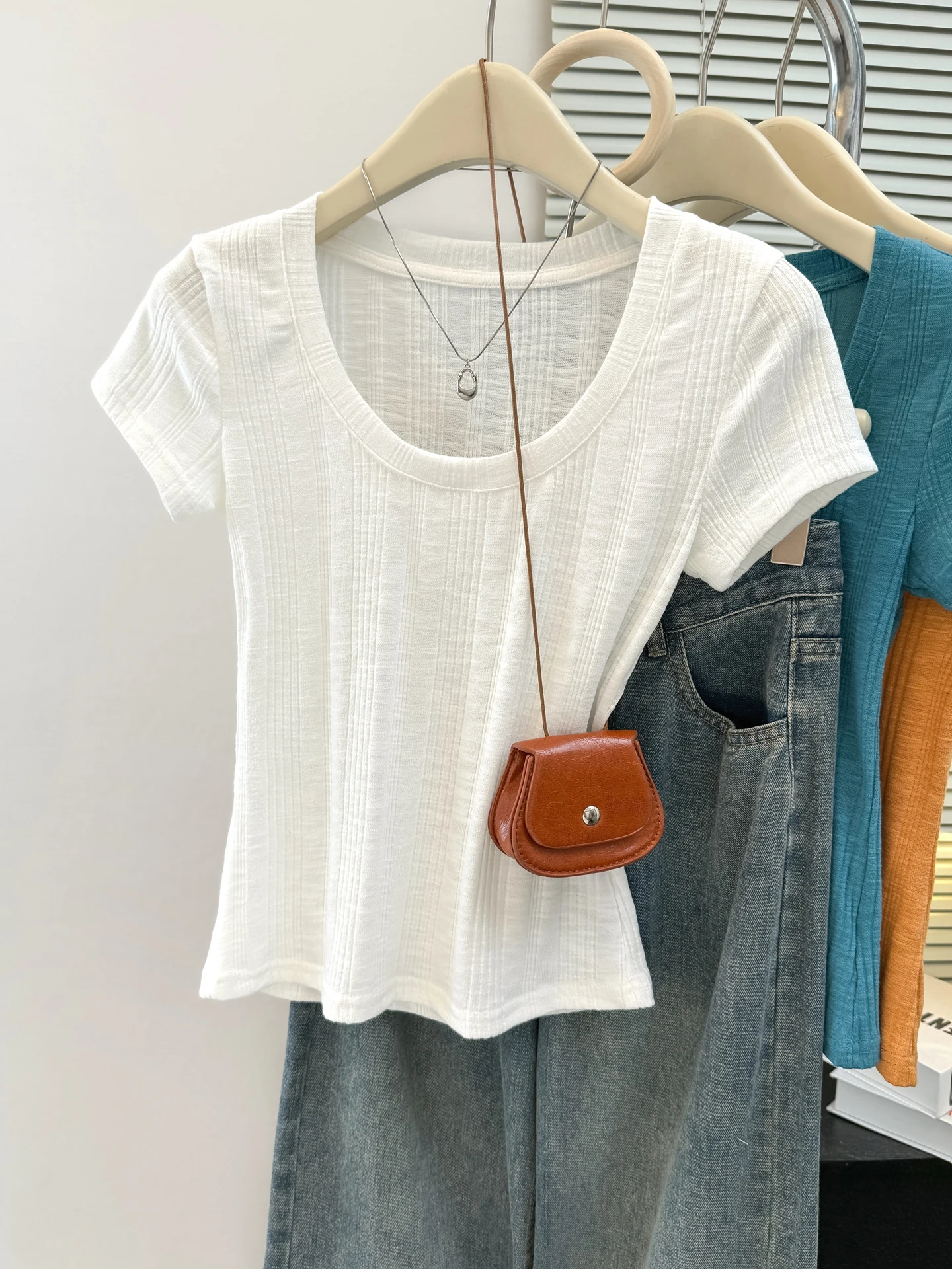 Chic Sweet Spicy Short Sleeve T-Shirt Women's Summer New Korean Version Slim Fit Inner Wear Short Base Shirt U-neck Correct S...