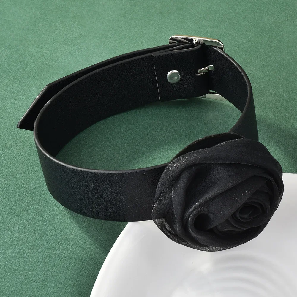 2025The small Xiangfeng camellia neck collar is fashionable and unique. You can change the flower collar for women