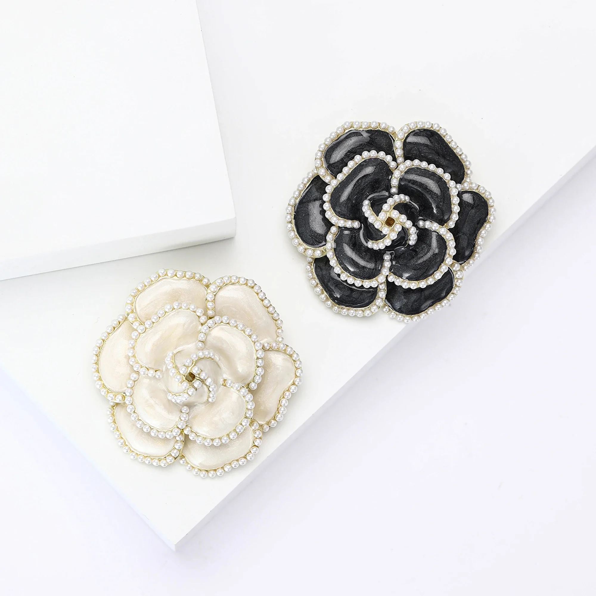 Luxury Pearl Camellia Brooches for Women Unisex Flower Plant Pins Multi-color Available Banquet Party Accessories Gifts