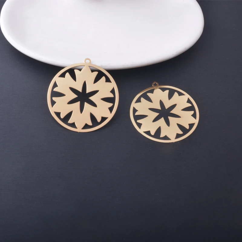 20 Stück AB9335 Messing-Schmuckanhänger in Form von Schneeflocken und Blättern, bemalte Weihnachtsanhänger, DIY-Accessoires für Damenohrringe – Detail 13