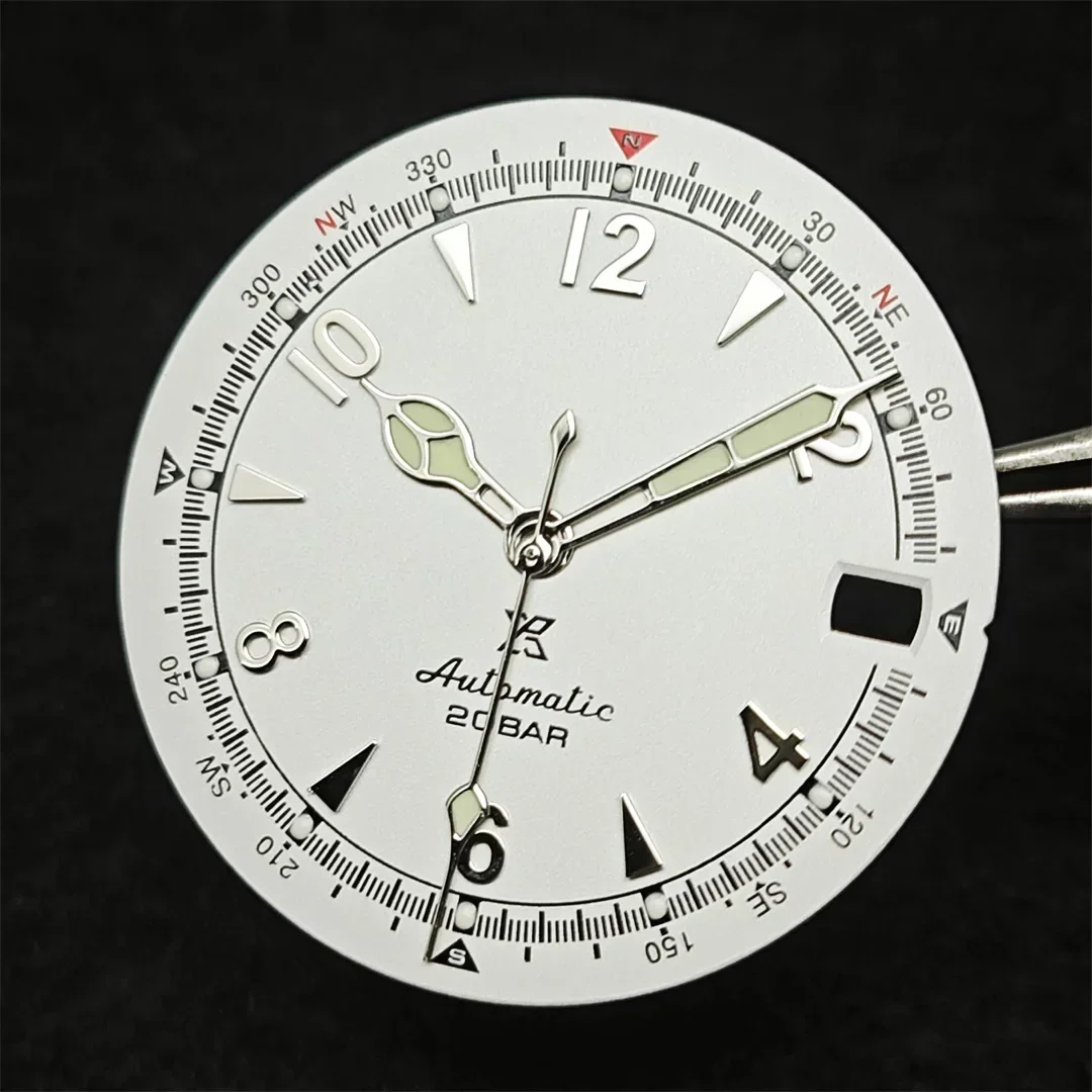 28.5 ملم NH35 ساعة بقرص ساعة يد باللون الأخضر/الأسود مع أداة إكسسوارات وجوه ساعة مضيئة باللون الأخضر لحركة NH35 / 4R35