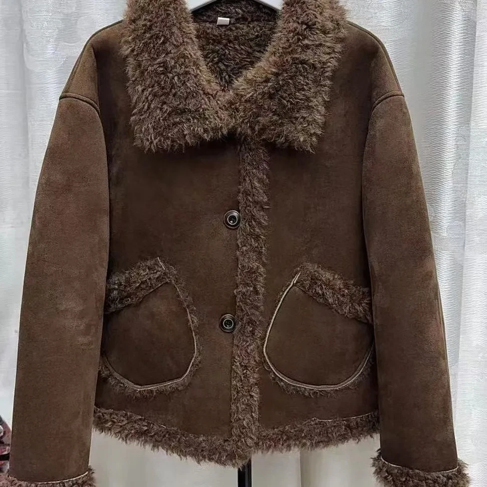 

Новая зимняя куртка 2026 года с интегрированным мехом ягненка и флисом, утепленная, теплая, модная женская однобортная короткая куртка
