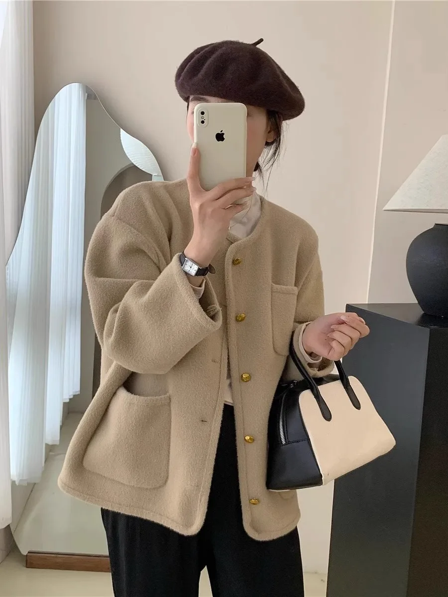

Double-Sided Knitted Short Cardigan Women's Luxury Fragrance Style Winter New Arrival Light Warmth round Neck Button-Up Sweater