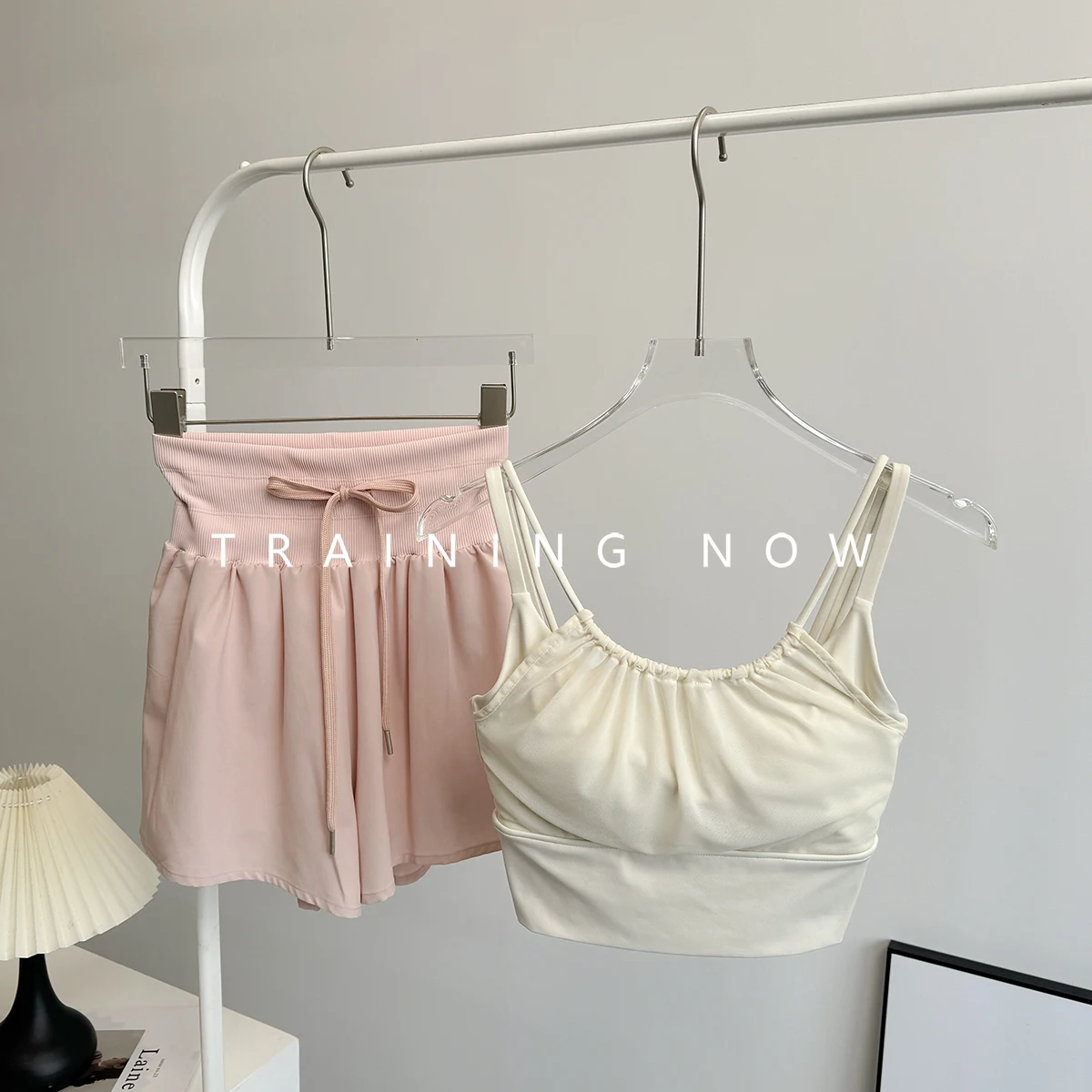 

Фитнес-костюм для йоги, женский летний модный сексуальный спортивный костюм на подтяжках, высококачественный профессиональный быстросохнущий тренировочный костюм для бега