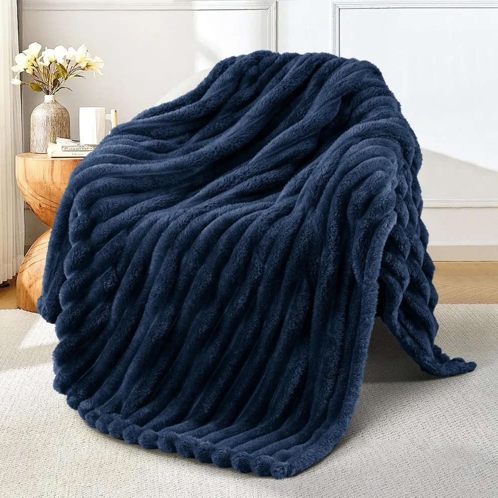 

Cozy Striped Fleece Throw Blanket, Soft Jacquard Design for Comfortable All-Season Use on Couch or Bed