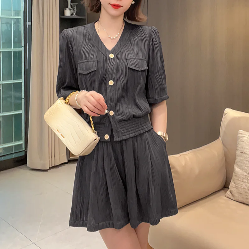 Two-piece Woman Shorts Casual Stylish Short Sets for Women 2 Pieces Full Trends Kit Complete Light Top and Bottom Korean Style