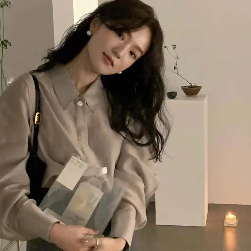 كوريا الجنوبية جيد قميص الإناث يتوهم أوائل ربيع 2025 جديد وصول طويلة الأكمام لون نقي قميص الإناث Slish Sle