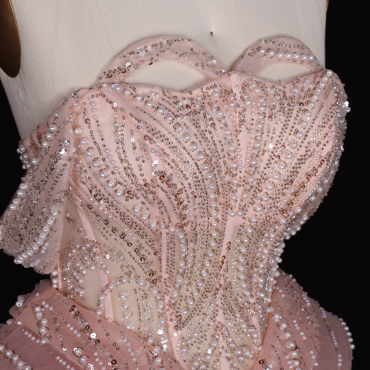 Sharon Said Luxuriöses Pfirsichfarbenes Schulterfreies Meerjungfrauen-Abendkleid mit Abnehmbarer Rüschen-Schleppe, Formelle Anlass-Partykleider SS236 Maßanfertigung – Detail 9