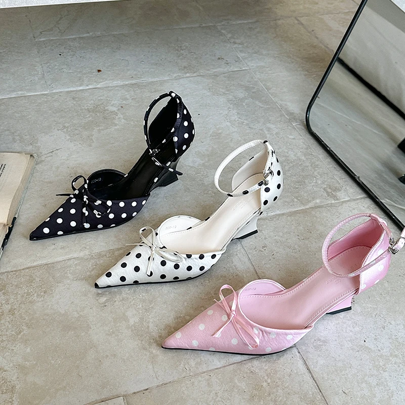 

Ретро-сандалии в горошек для женщин, шелковые, разноцветные, на танкетке, летние, сексуальные, с острым носком, с бантом, женские туфли на высоком каблуке
