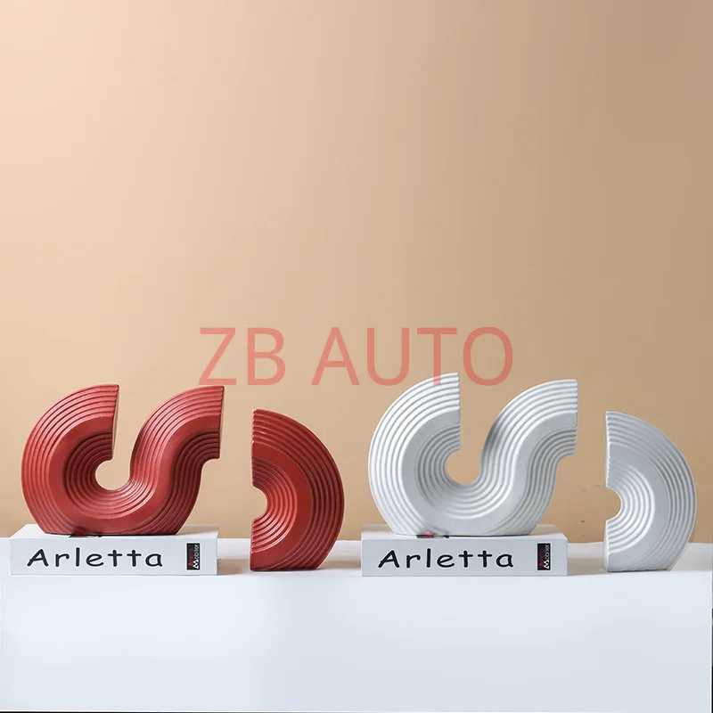 line ceramic ornaments, S-shaped bookends, modern Nordic minimalist model room, entrance hall, ancient rack accessories