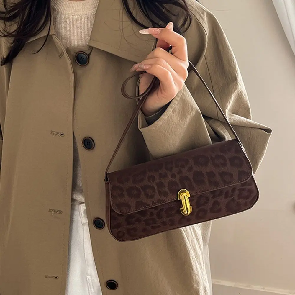 

Retro Large Capacity Shoulder Bag with Metal Buckle Leopard Print Underarm Bag Crossbody Bag