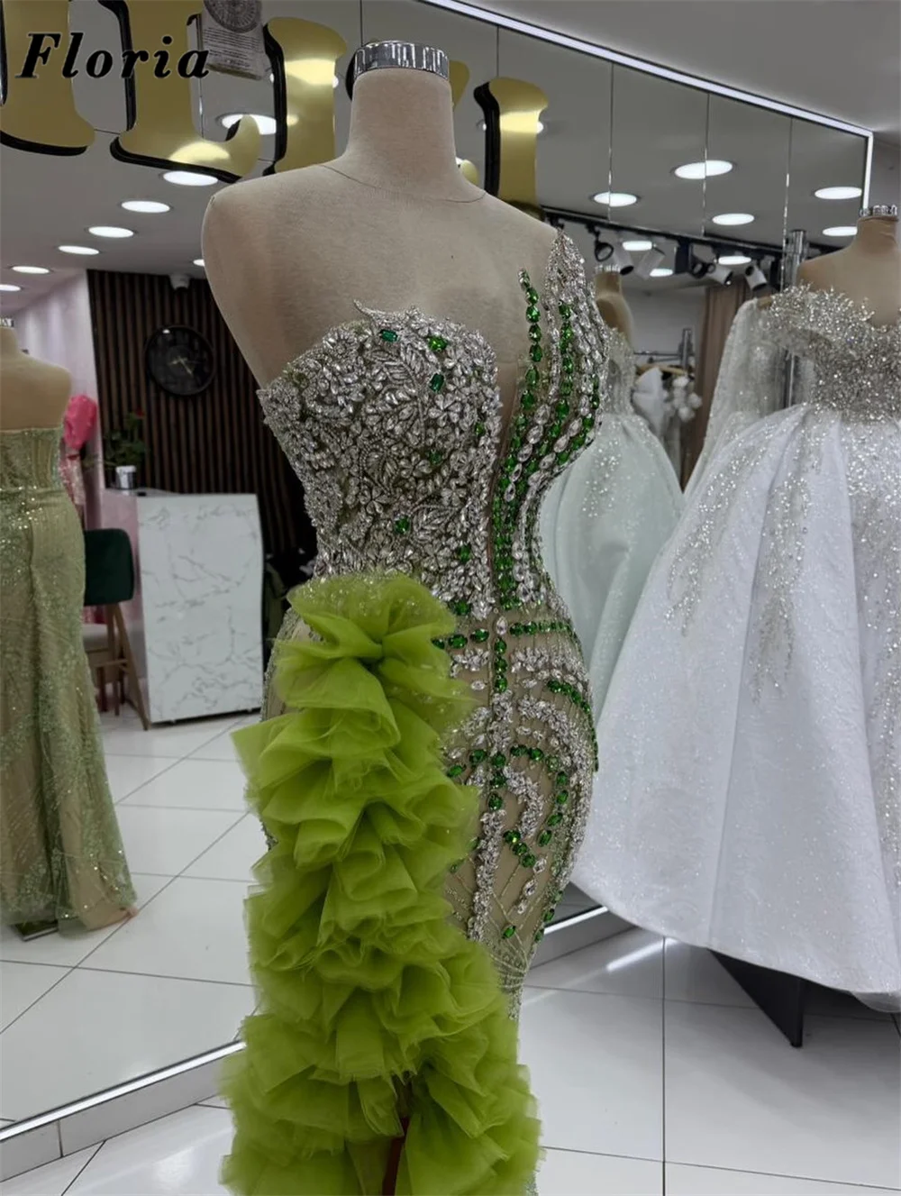 

Haute Coutures Beaded Evening Dresses Tiered Split Side Strapless Crystals Prom Dress Customized Party Gowns Robes De Soirée
