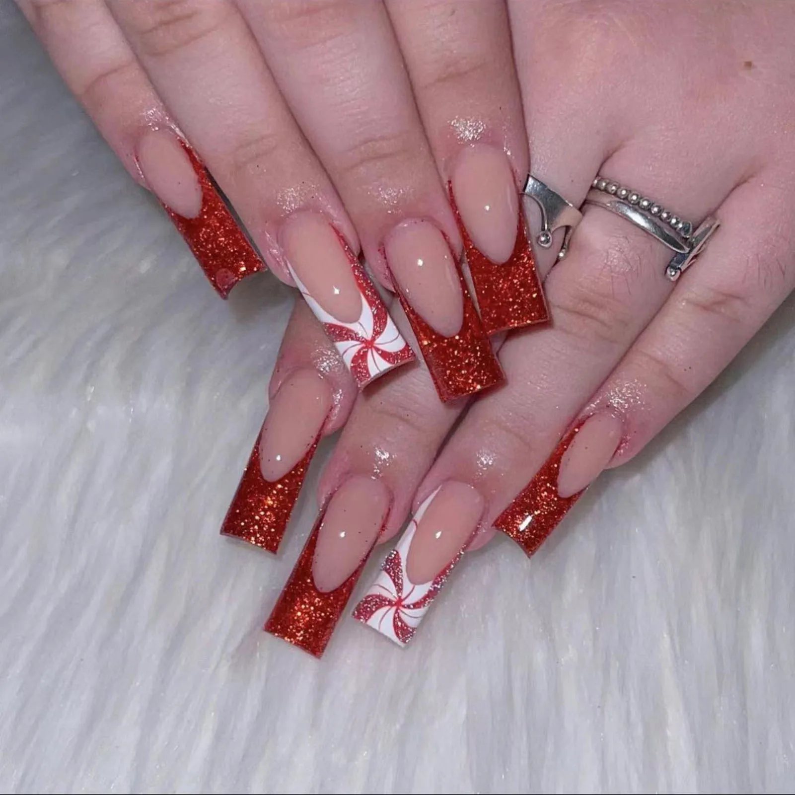 Christmas Press on Nails with Glitter Decor Easy to Apply Simple to Peel off Nails for Hot Girl Dress Matching