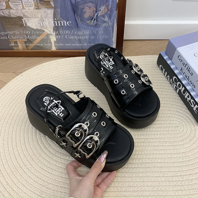 2024Women Summer Slippers Platform Rivet Punk Design Sandals Non-Slip Slids Garden Shoes Fashion Casual Heels Sandals For Female