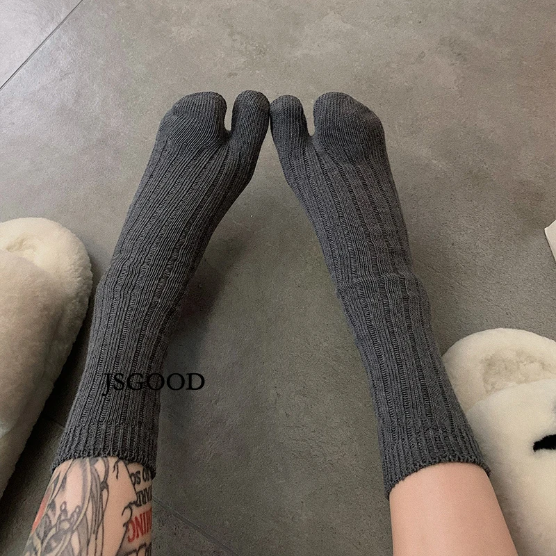 High Quality Cotton Women Two Toe Spring Autumn Winter Warm Socks Fashion Retro Striped Japanese Tabi Socks Thick Thread Needles