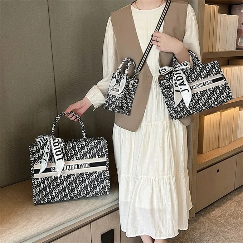 

Elegant Women Handbag Underarm Bag For School Students Campus Style And Daily Use Pillow Bag