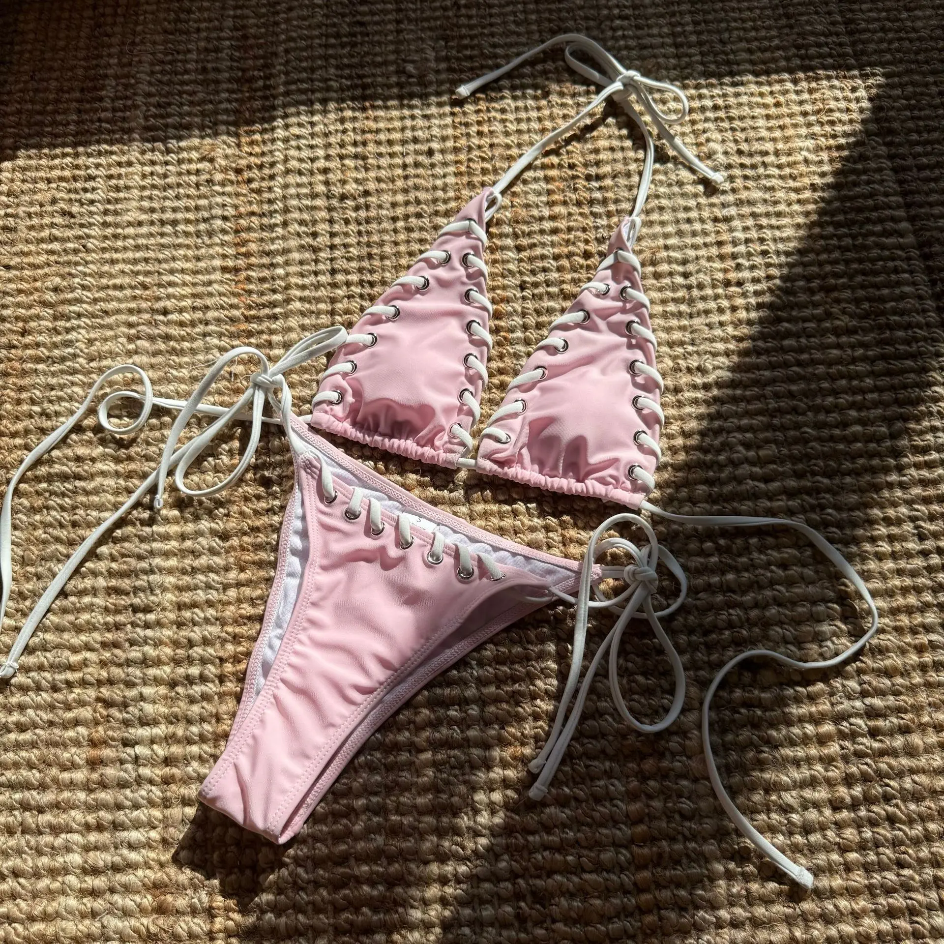 2025 nuevo traje de baño de las señoras de la playa del bikini partido de la correa de la cuerda