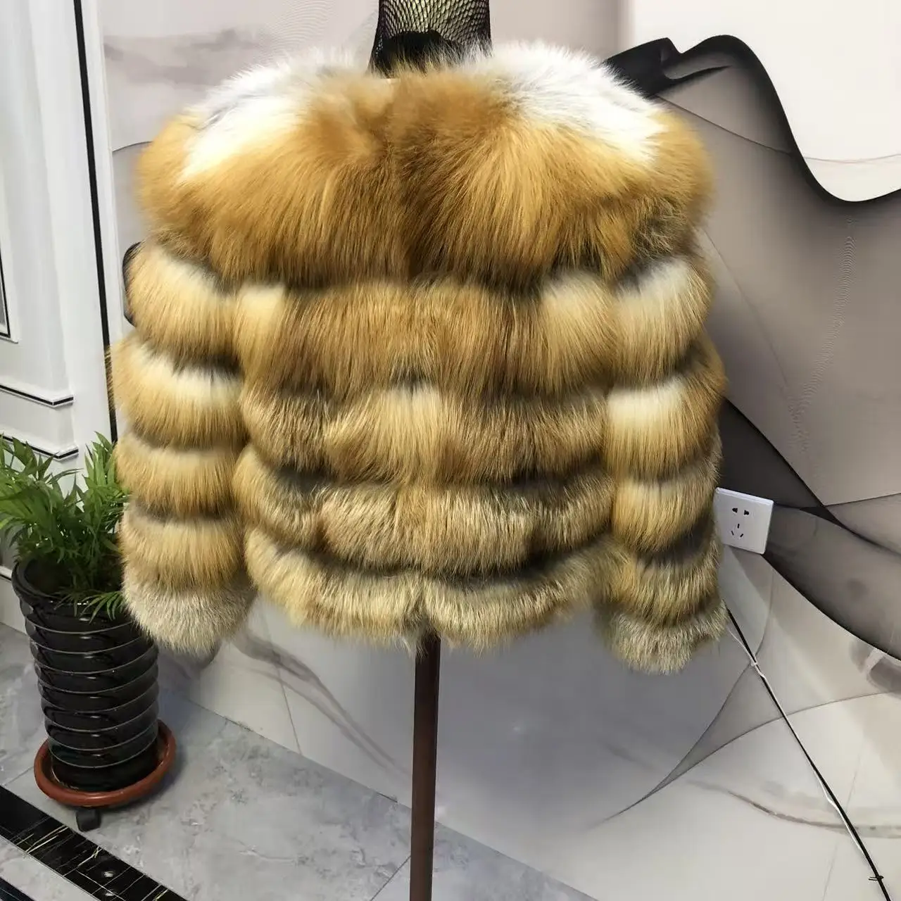 

2025 New Arrival Fur Coat Elegant Luxury Real Fur Jacket for Women Fashionable Winter Outerwear