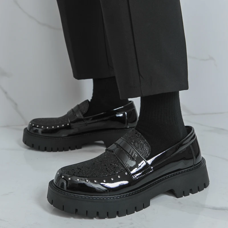 

Fashionable Patent Leather Mens Comfortable Anti Slip Casual Loafers Brand New Round Head Rivet Thick Soled Casual Leather Shoes