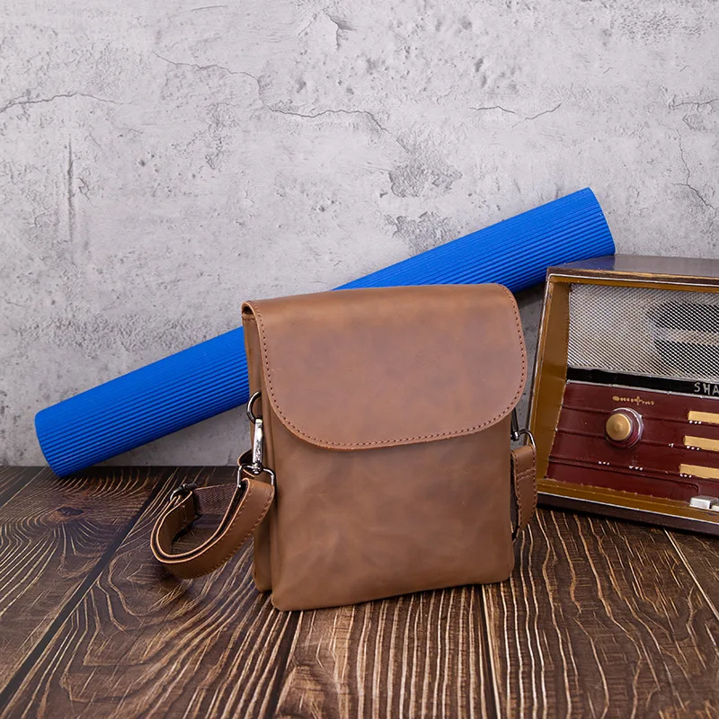 

PU leather retro men's single-shoulder bag with multiple pockets, vertical square flip cover, lightweight crossbody small bag