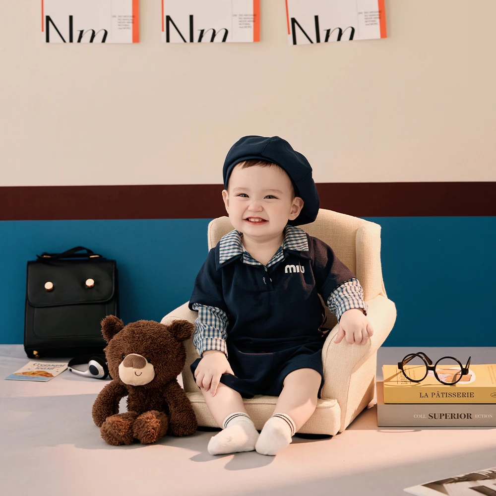 

1 Year Old Baby Photography Props Set Infant Costume+Beret Teddy Bear Plush Toy Poster Studio Retro Scene Photo Decoration Props
