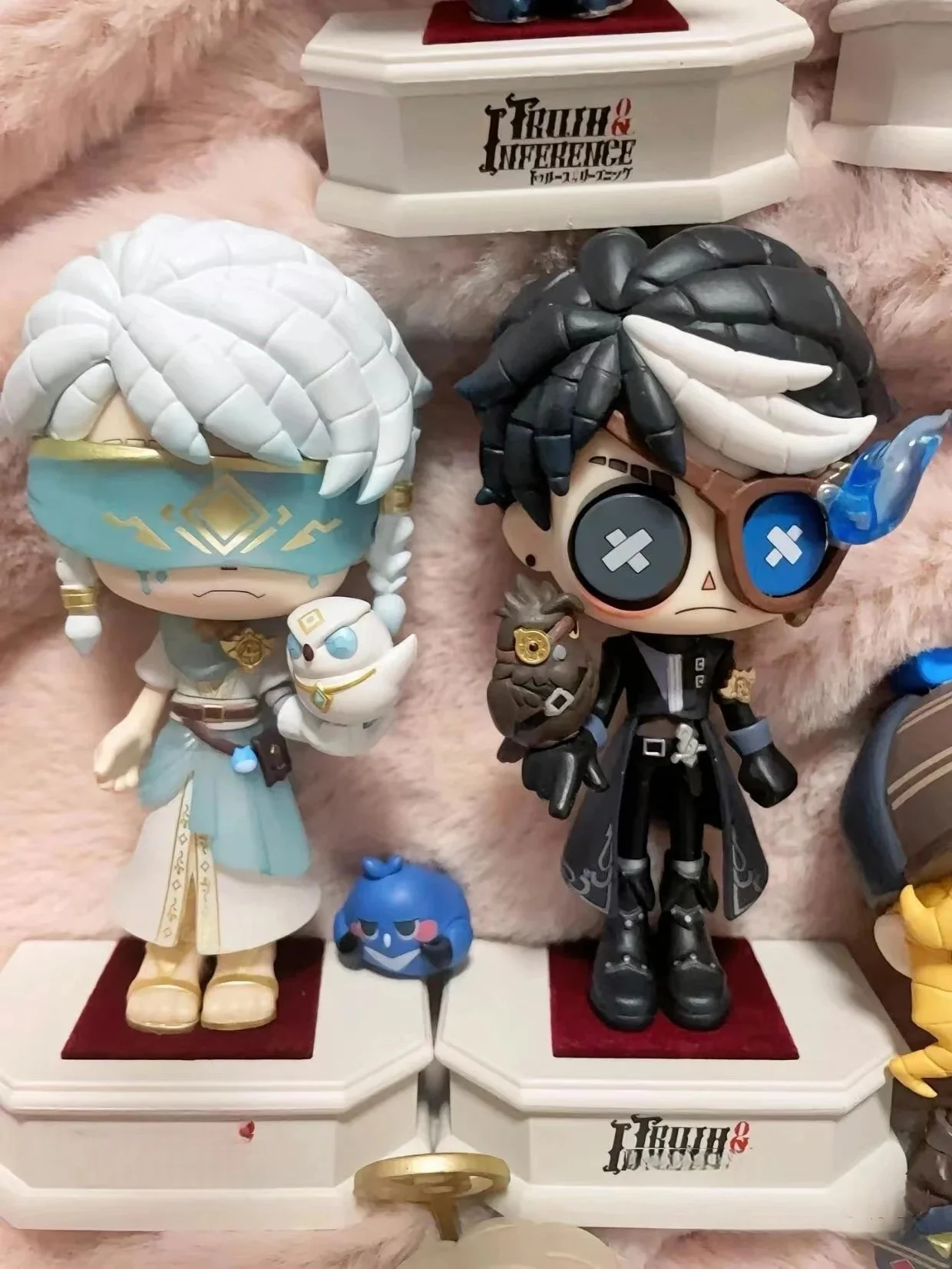 الهوية الحقيقية الخامس الجمعية الشكل إيما وودز بستاني Naib Subedar المرتزقة تريسي ريزنيك ميكانيكي إيلي كلارك سير نموذج اللعب