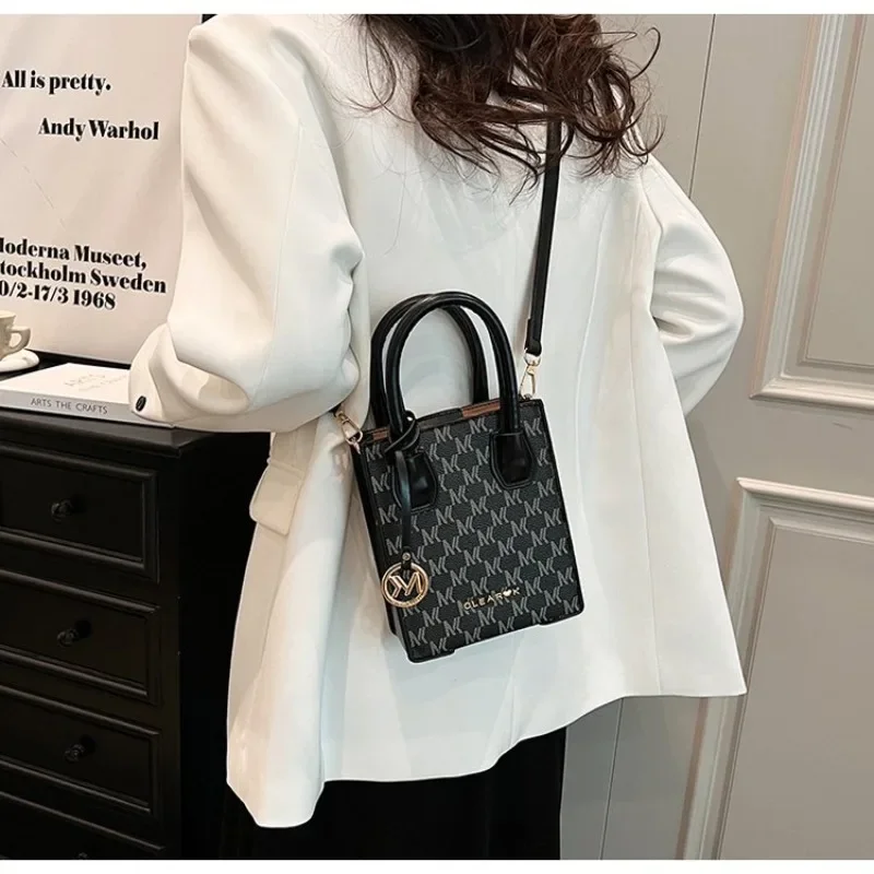 

Chic Women Handbag Elegant Underarm Bag Crossbody Purse For School Campus Style And Students