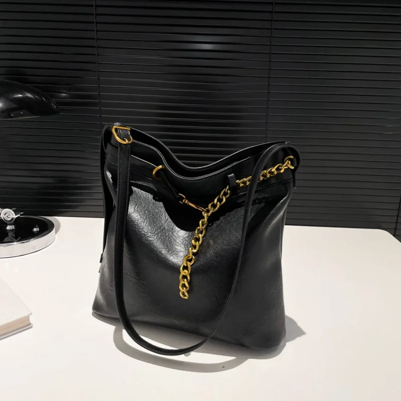 

Ladies Messenger Bag Made Of Diamond-Printed Leather Boasting Casual Paris Neat Style​