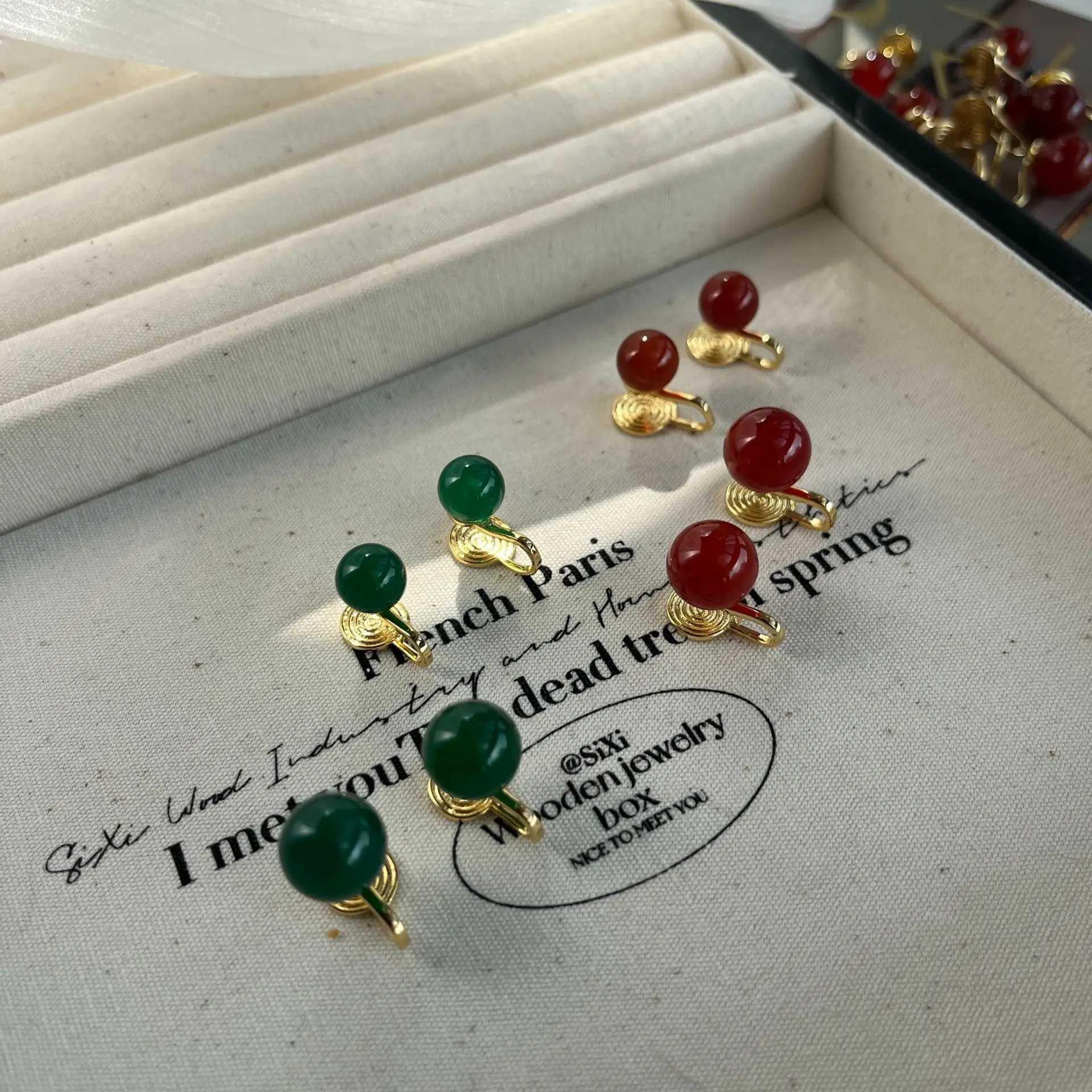 Red Een Agate Earri…