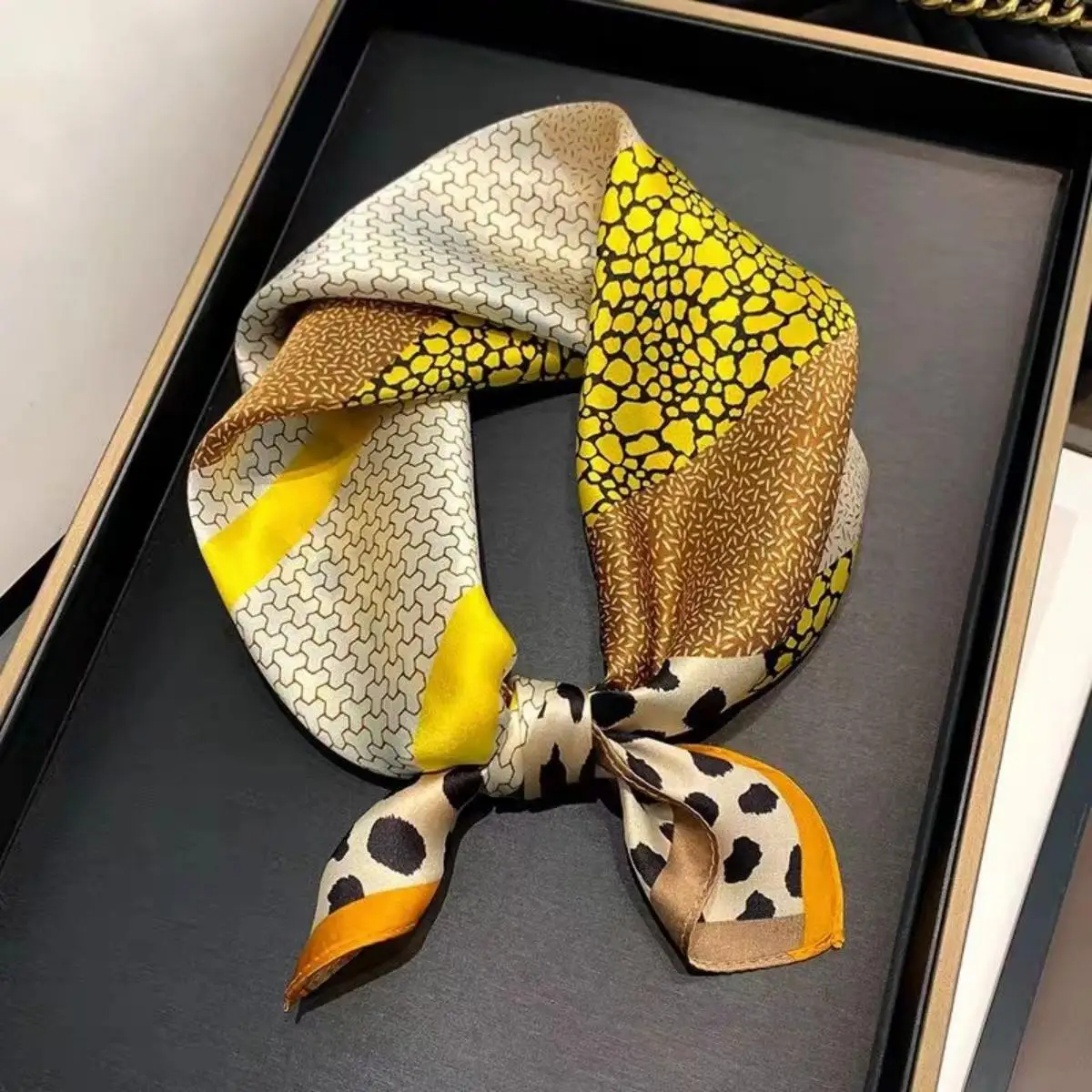 

Luxury Silk Scarf For Women Leopard Print Geometric Pattern Fashion Neck Scarf Bandana For Hair Bag Accessory Ladies Silk Scarf
