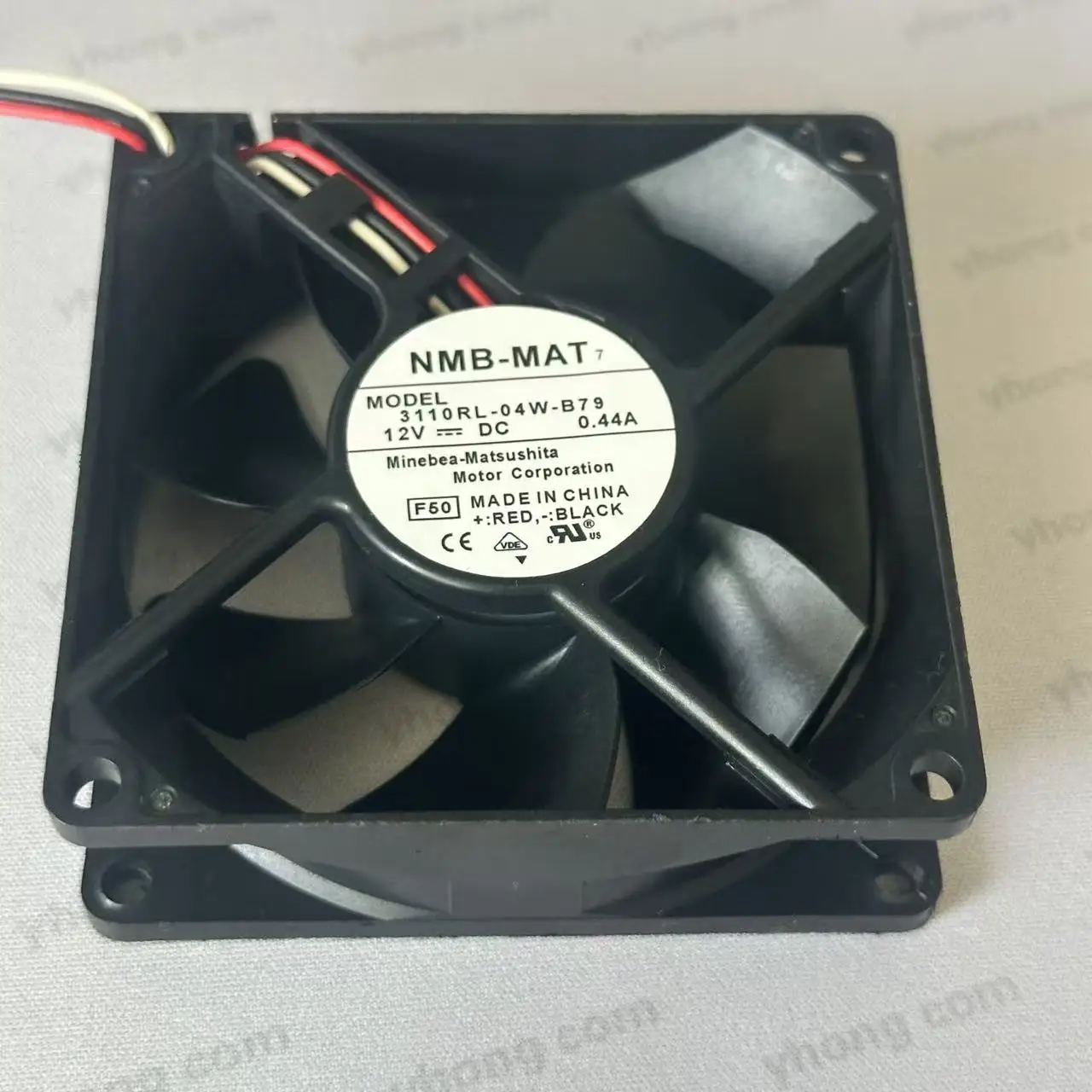 

NMB-MAT 3110RL-04W-B79 F50 DC 12V 0.44A 3-Wire 80X80X25mm Srever Cooling Fan