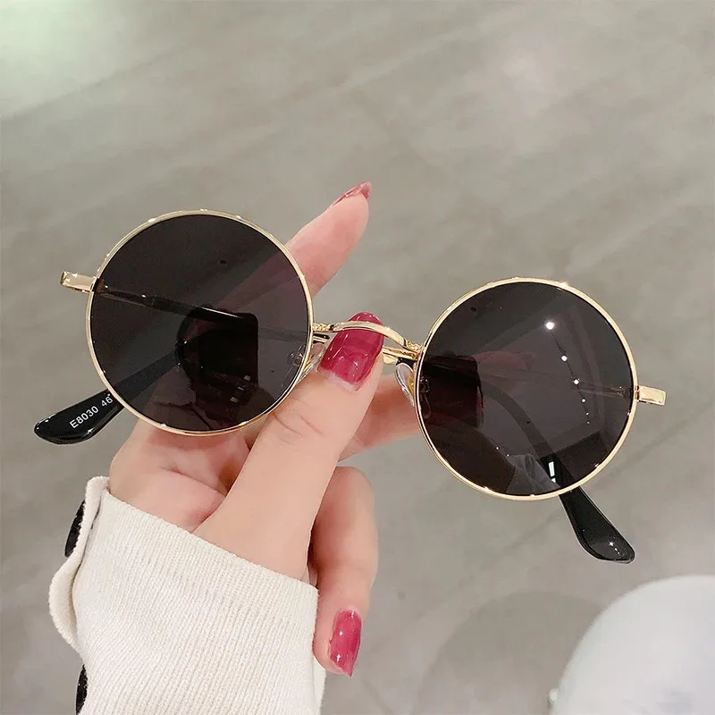 نظارات شمسية مستقطبة صغيرة كلاسيكية للنساء والرجال هيبي دائرة مستديرة نظارات شمسية حماية من الأشعة فوق البنفسجية 400 ظلال معدنية للرجال والنساء