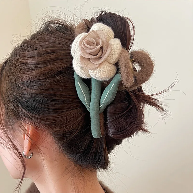 1pc Autumn and winter shark hair clip, plush hair clip, high-end feeling at the back of the head, forest style flower hair clip