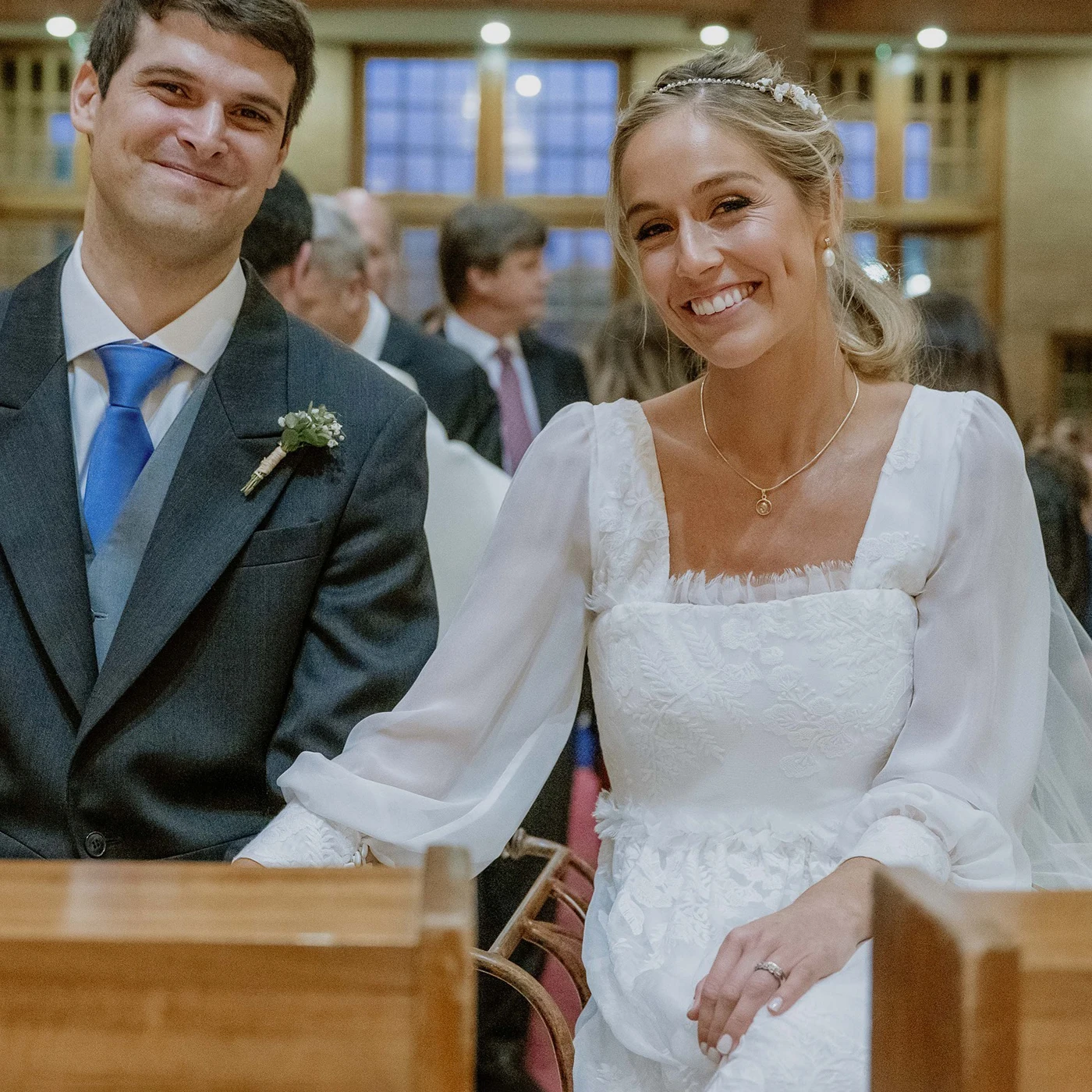 ساحة الرقبة رومانسية الدانتيل الأكمام الطويلة الأسقف ألف خط الشيفون زي العرائس عارية الذراعين العاج المطرزة فساتين الزفاف المخصصة