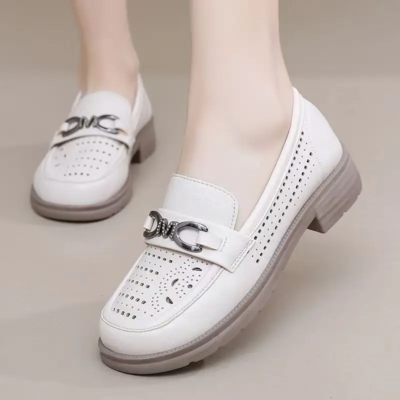 

Женские кожаные лоферы на низком каблуке, весна-лето, новые легкие дышащие туфли на мягкой подошве с круглым носком, сандалии для пожилых людей