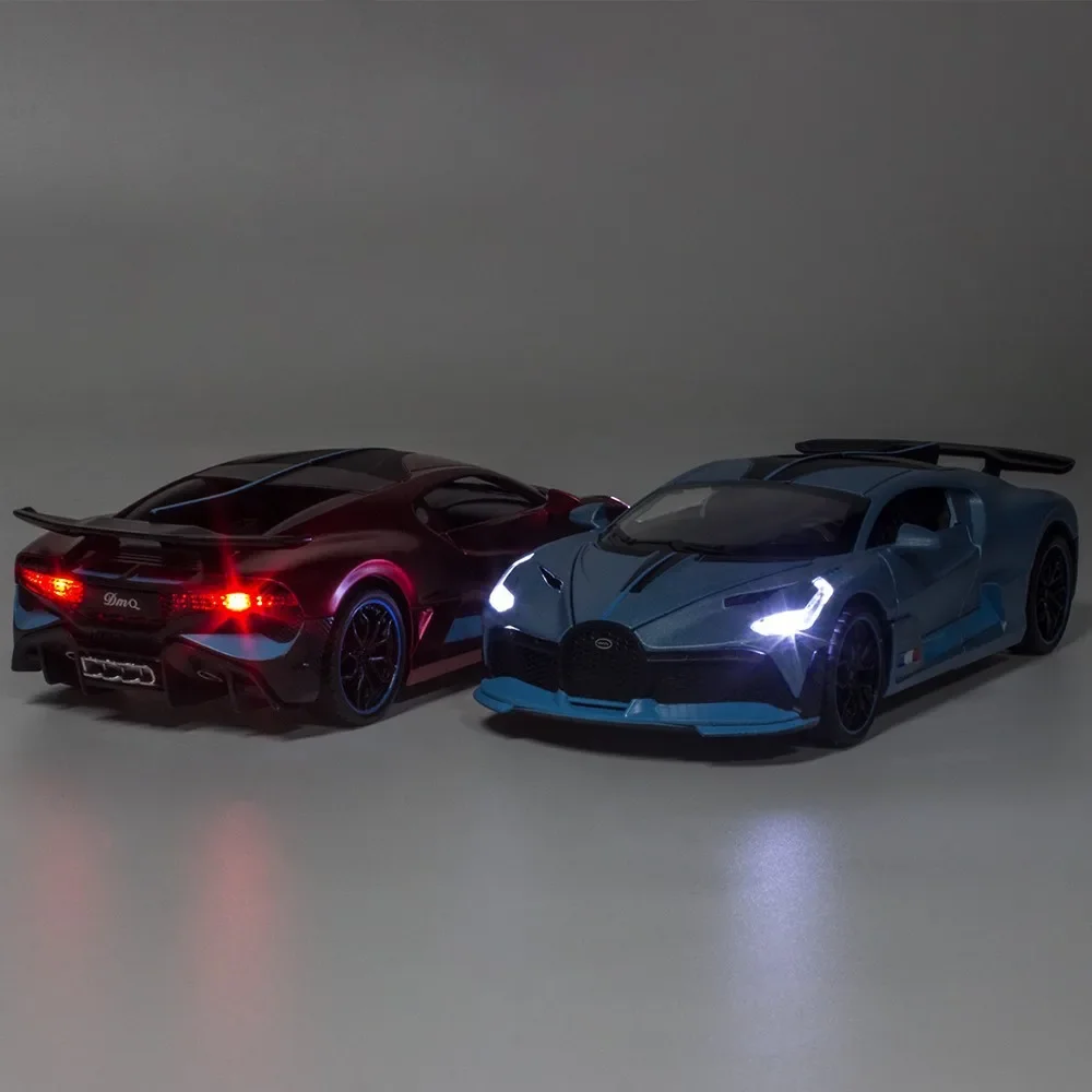 1:32 Bugatti Divo Auto Sportiva Modello di Auto In Lega Suono e Luce Tirare Indietro Giocattolo Per Bambini Da Collezione Regali Di Compleanno