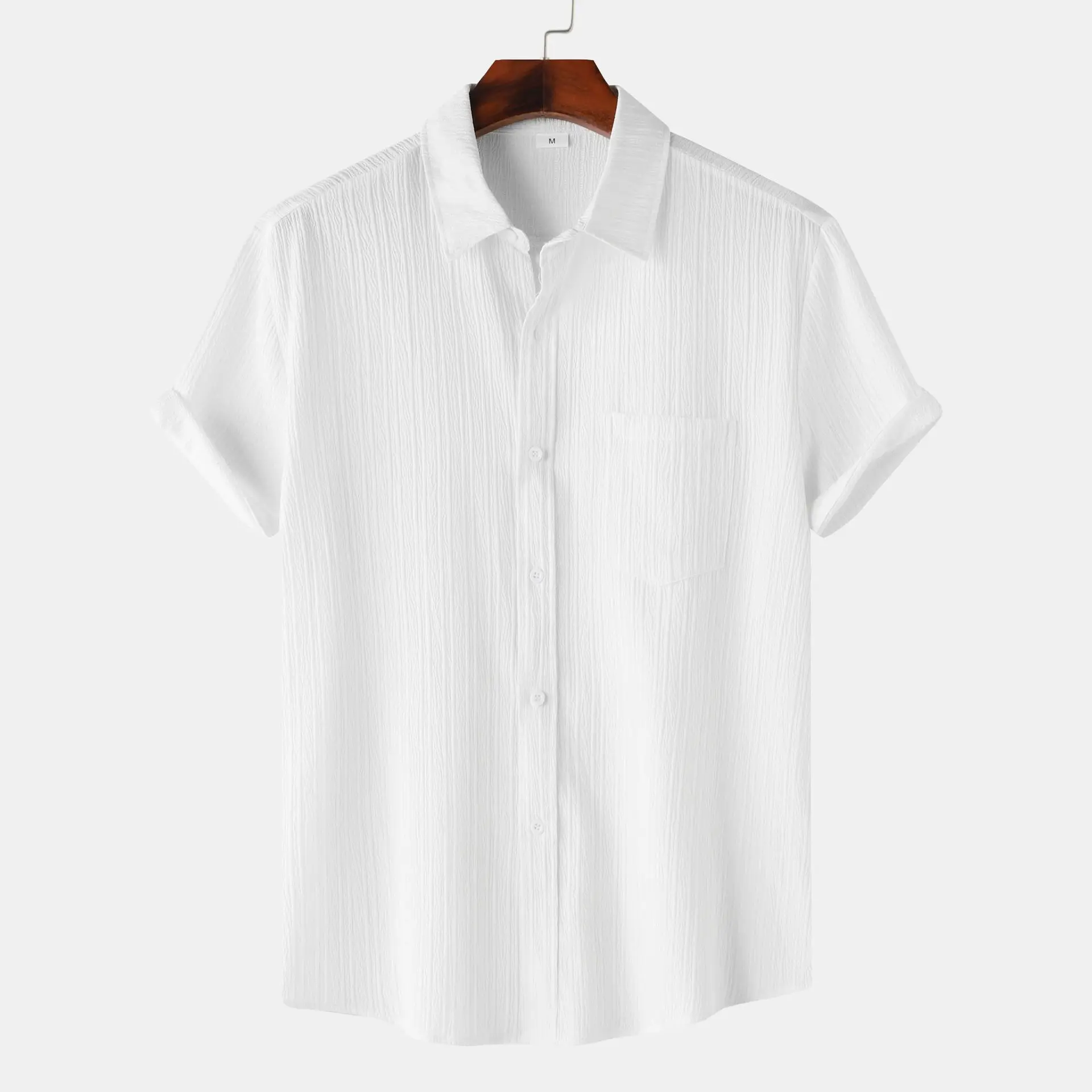 The short-sleeved shirt is new in summer, and it is worn out as a temperamental man