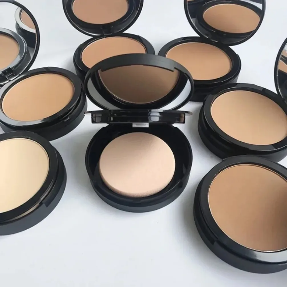 Private Label Vegan 18-kleuren Langdurige oliecontrole Matte poederpalet Make-up Aangepast logo Groothandel Geen vlekken Concealer