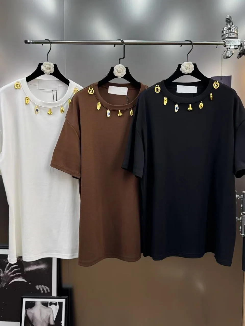 2025 الخريف تي شيرتات قصيرة الاكمام الثقيلة مشبك معدني الديكور تنوعا قطنية عالية الجودة فضفاضة موضة أسود أبيض عادية التي شيرت فتاة #6