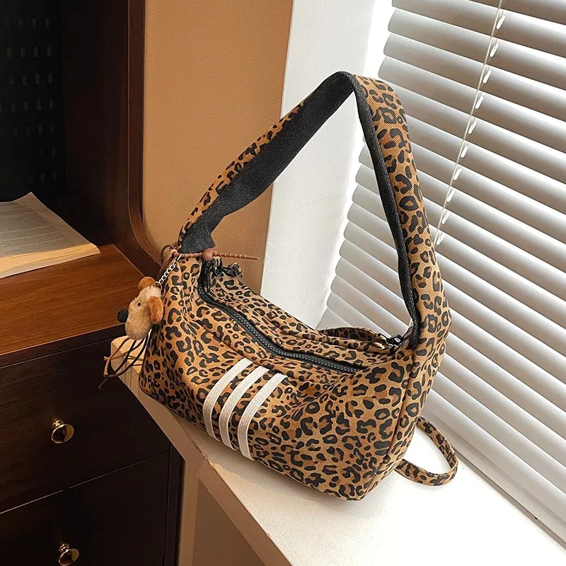 

Камуфляжная пляжная сумка с леопардовым принтом 2025, водонепроницаемая женская большая сумка, прочная нейлоновая дорожная сумка, спортивная сумка большой вместительности