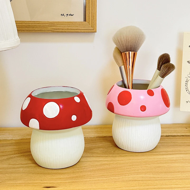 Fashionable Creative Cute Mushroom Pen Holder Stationery Storage Desktop Decoration Gift for Friends Birthdays