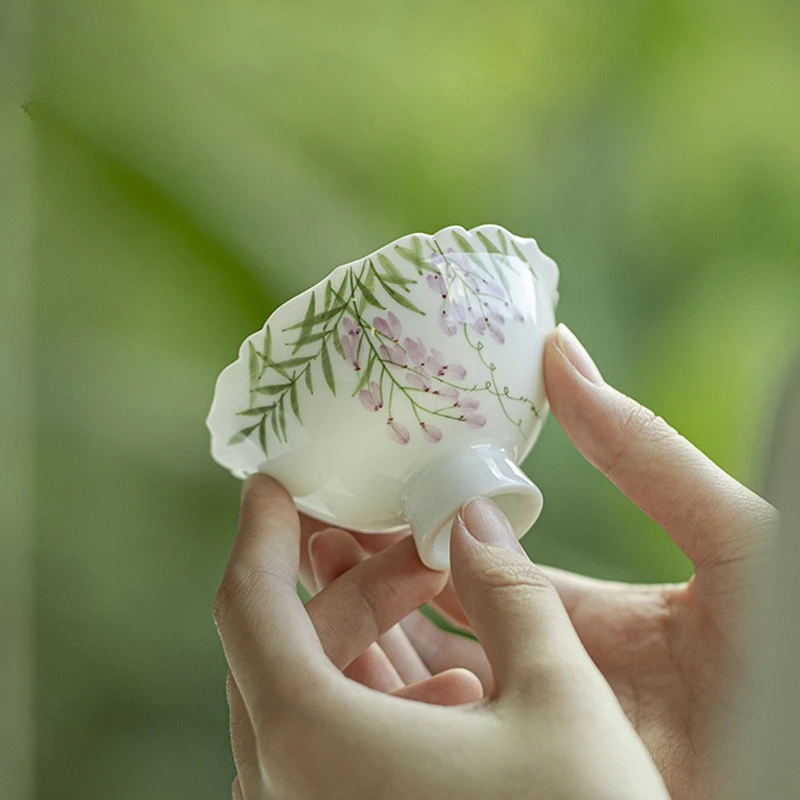 

Modern Simplicity Hand-painted Yunrao Wisteria Flower-mouthed Tea Cup Kung Fu Ceramic High-footed Household Master's Tea Cup