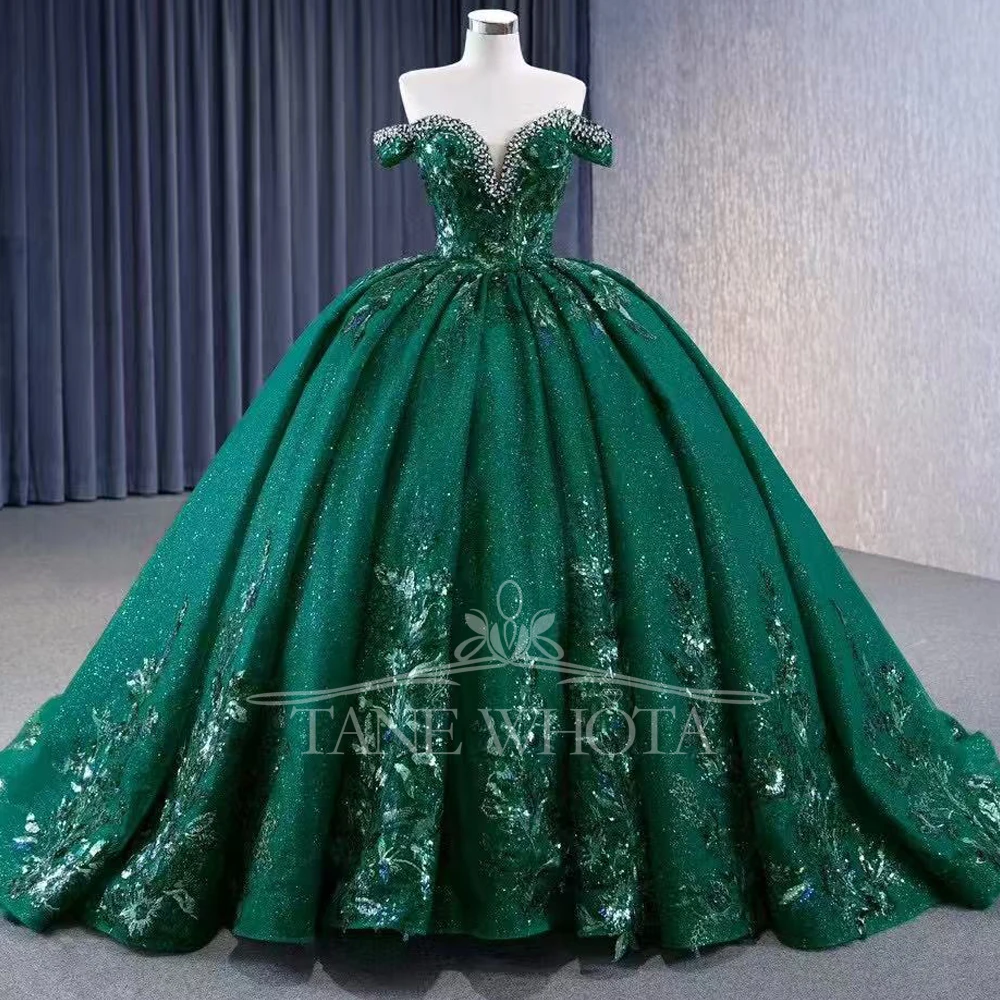 ชุดเดรสยาวสีเขียวสำหรับงาน Quinceañera แบบ Sweetheart ไหล่เฉียง ผูกเชือกด้านหลัง ทรงบอลกาวน์ ประดับด้วยลูกปัด คริสตัล และเลื่อม สามารถปรับแต่งได้