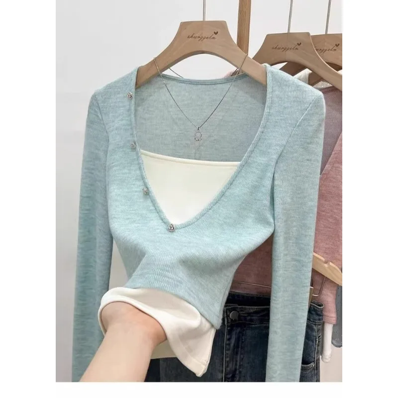 التباين اللون نصف الياقة المفتوحة قاع قميص المرأة زر كم طويل تي شيرت وهمية قطعتين تقسم الأعلى