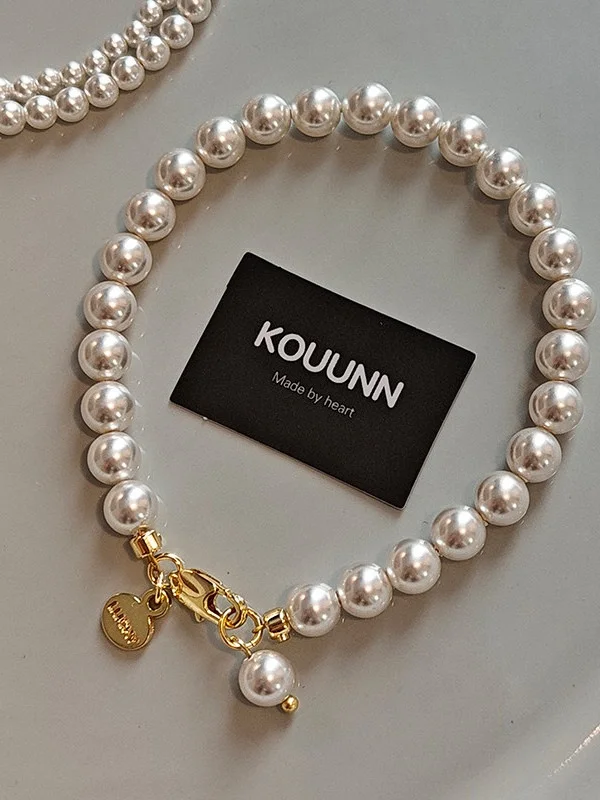victoria-vh-jessie-luxury-exquisite-white-pearl-bracelet-for-women-with-golden-buckle-style-hand-chain-jewelry