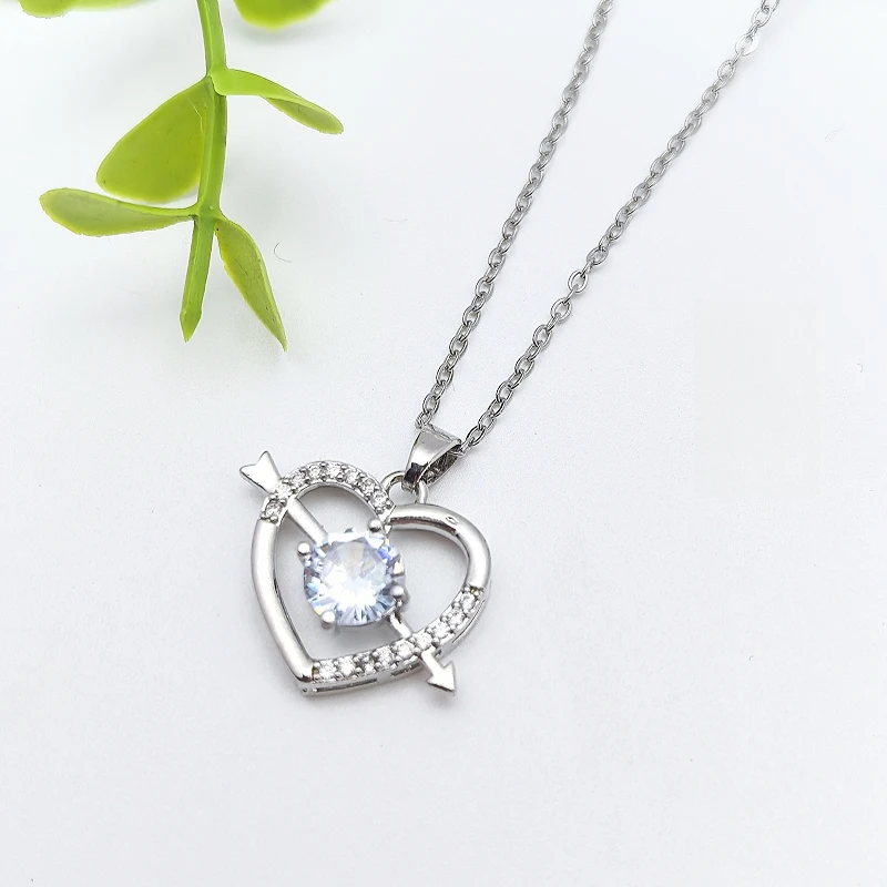 Fashion High-End Feeling Arrow through the Heart Copper Pendant Necklace Women's Accessory Luxury Versatile Stainless Steel Clav