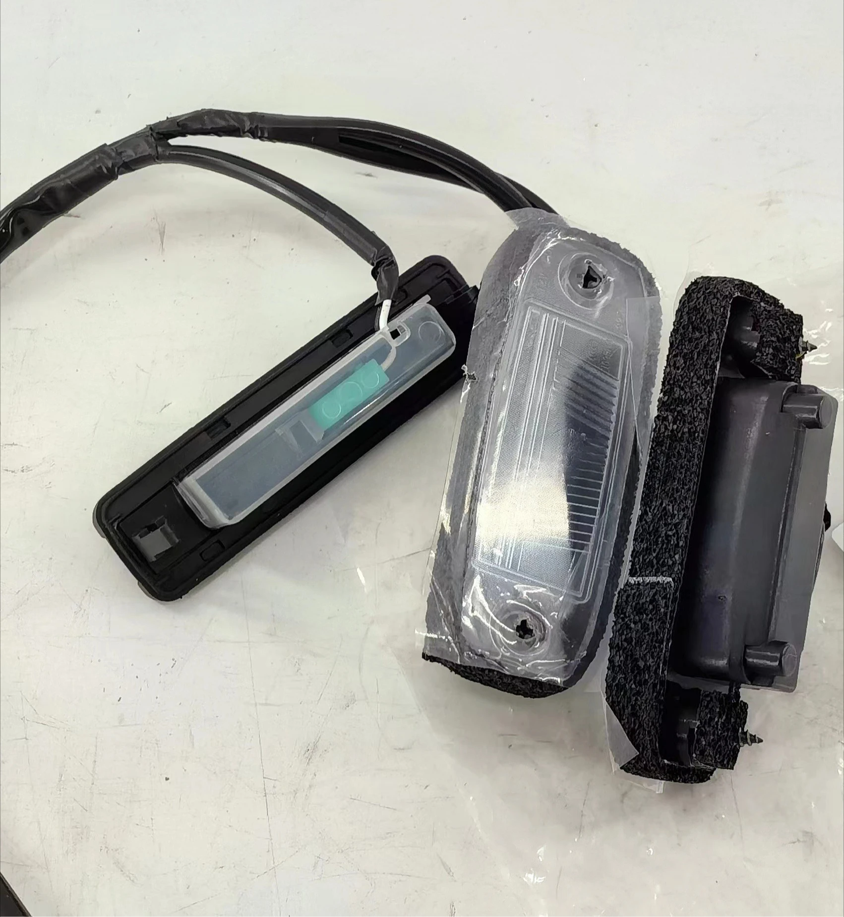 Suitable for Kia Smart Run license plate module light assembly Rear license plate light with switch assembly