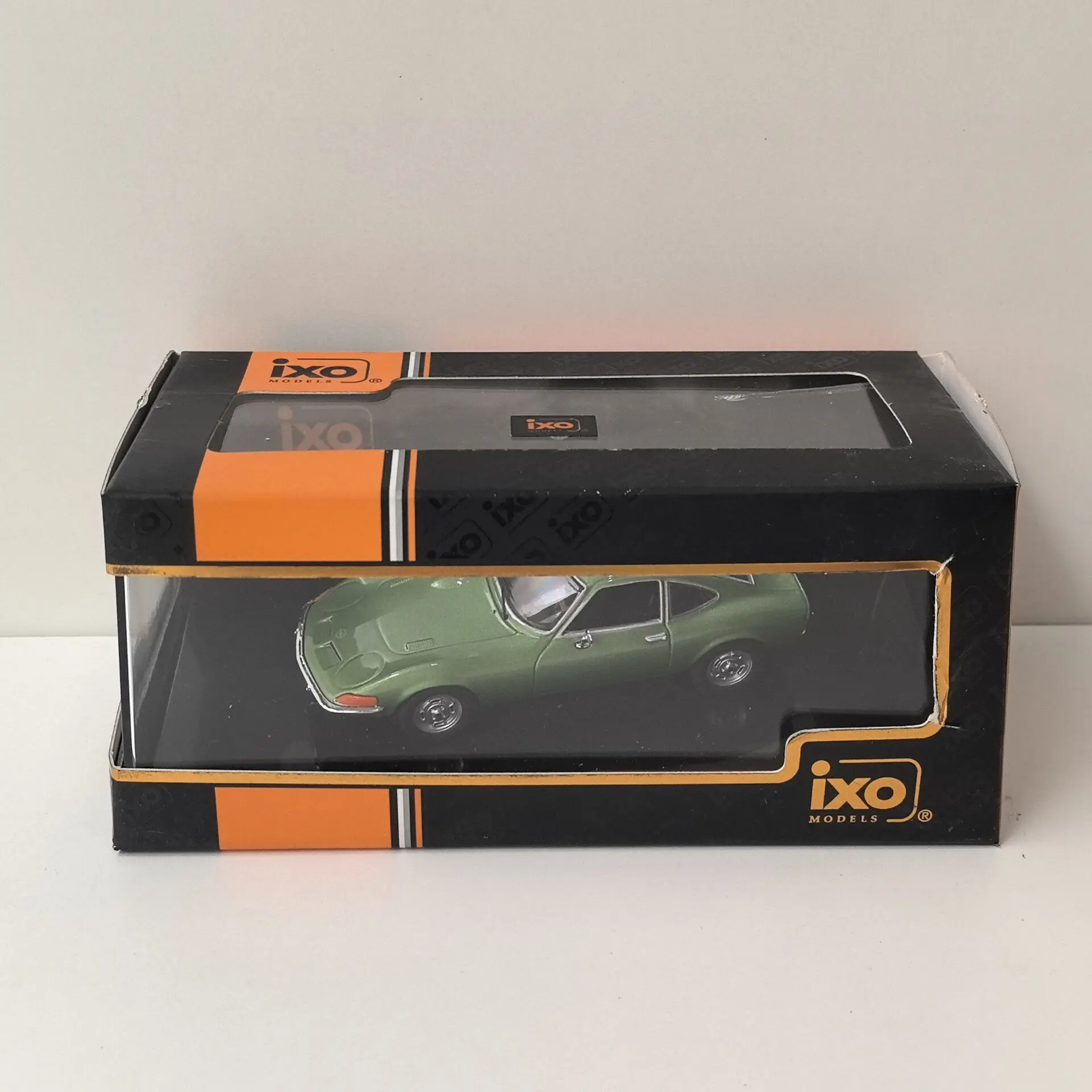 

Box Cracking Diecast IXO 1:43 Scale OPEL GT 1969 33 Alloy Car Model