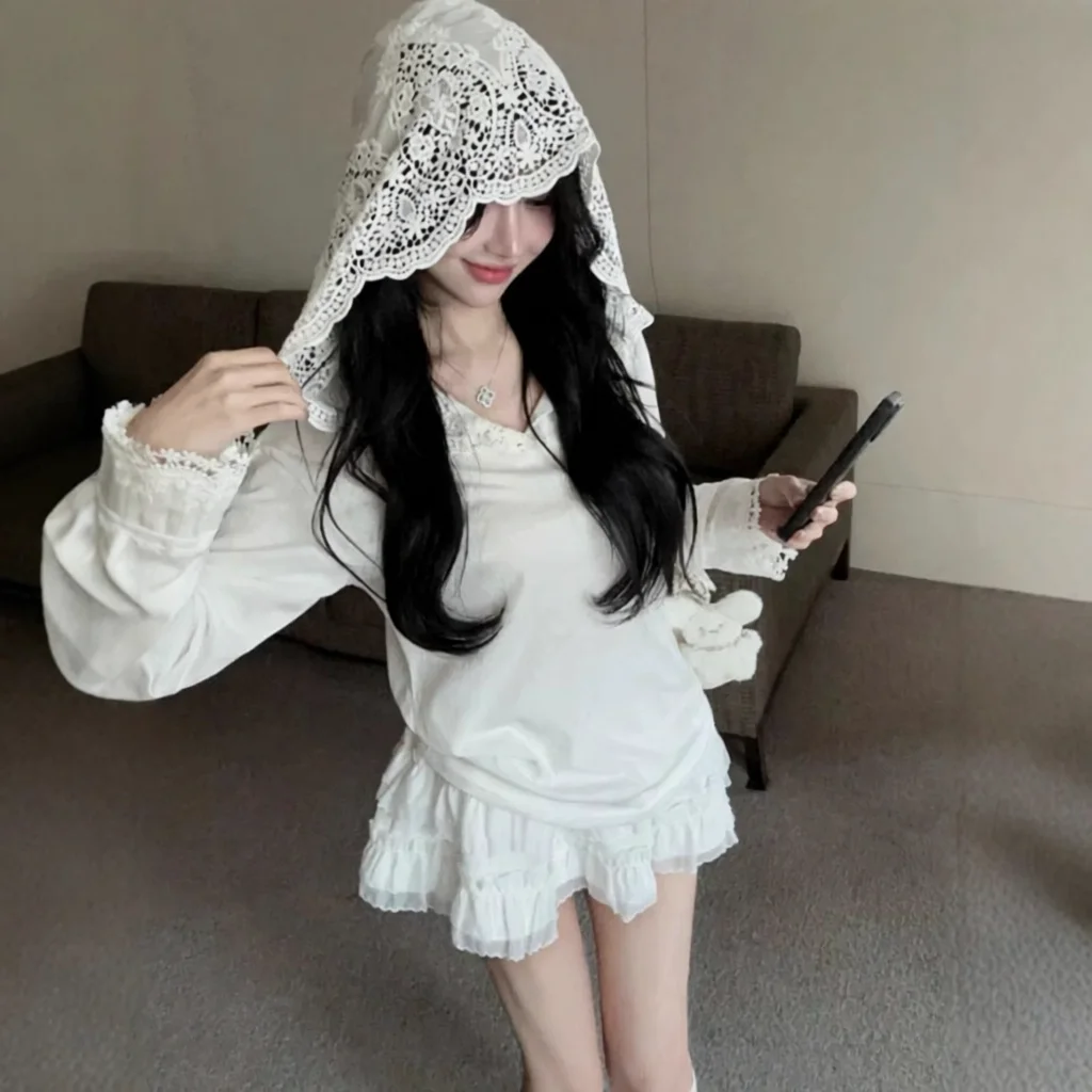 Slimming Effect Lace Patchwork Hooded Sexy Long Sleeve T-Shirt Women Base Shirt Top Pure Color Summer Knitted Polyester
